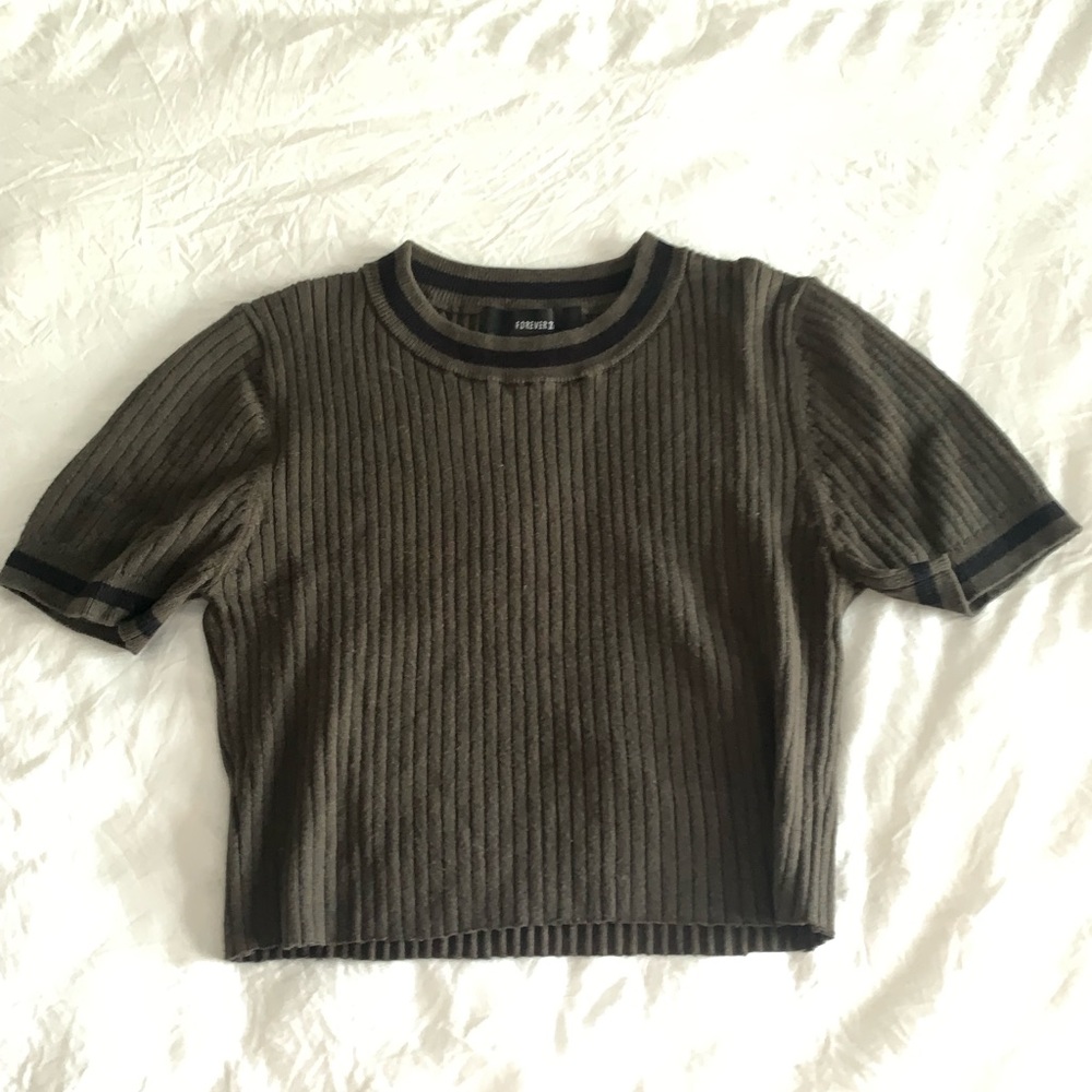 cropped knit shirt